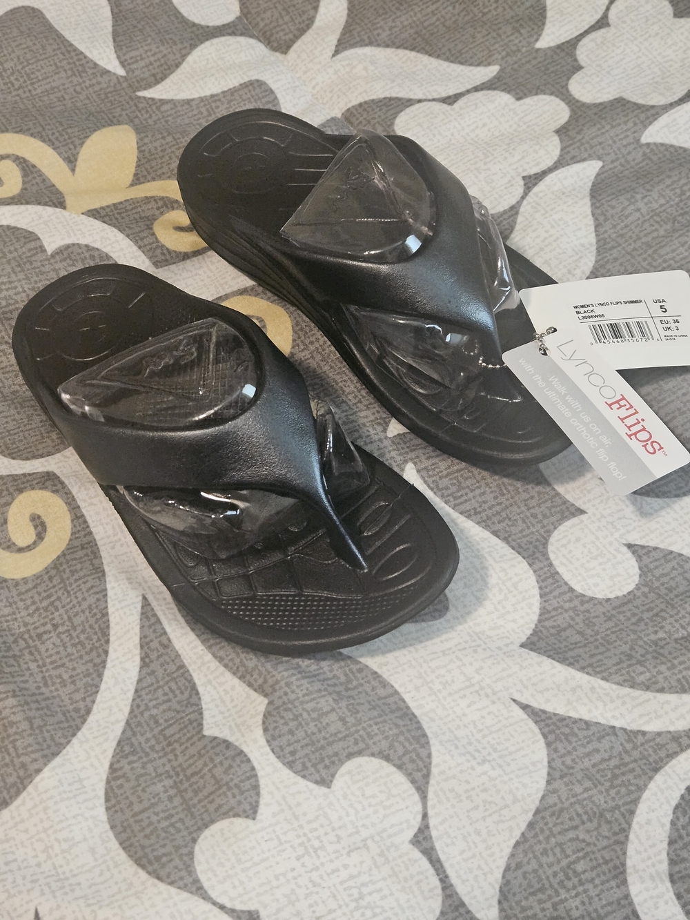 Lynco Black Toe-Post Comfort Sandals